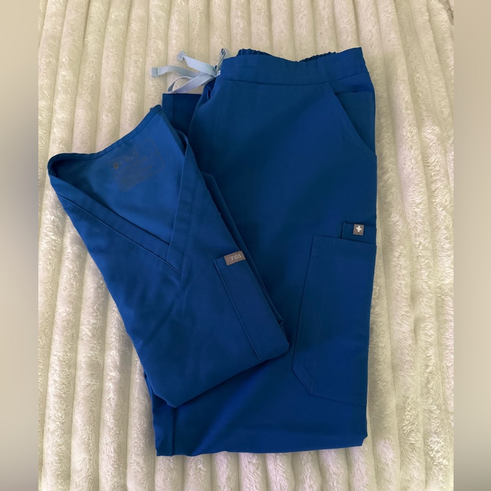 Figs Women's scrub set in royal blue